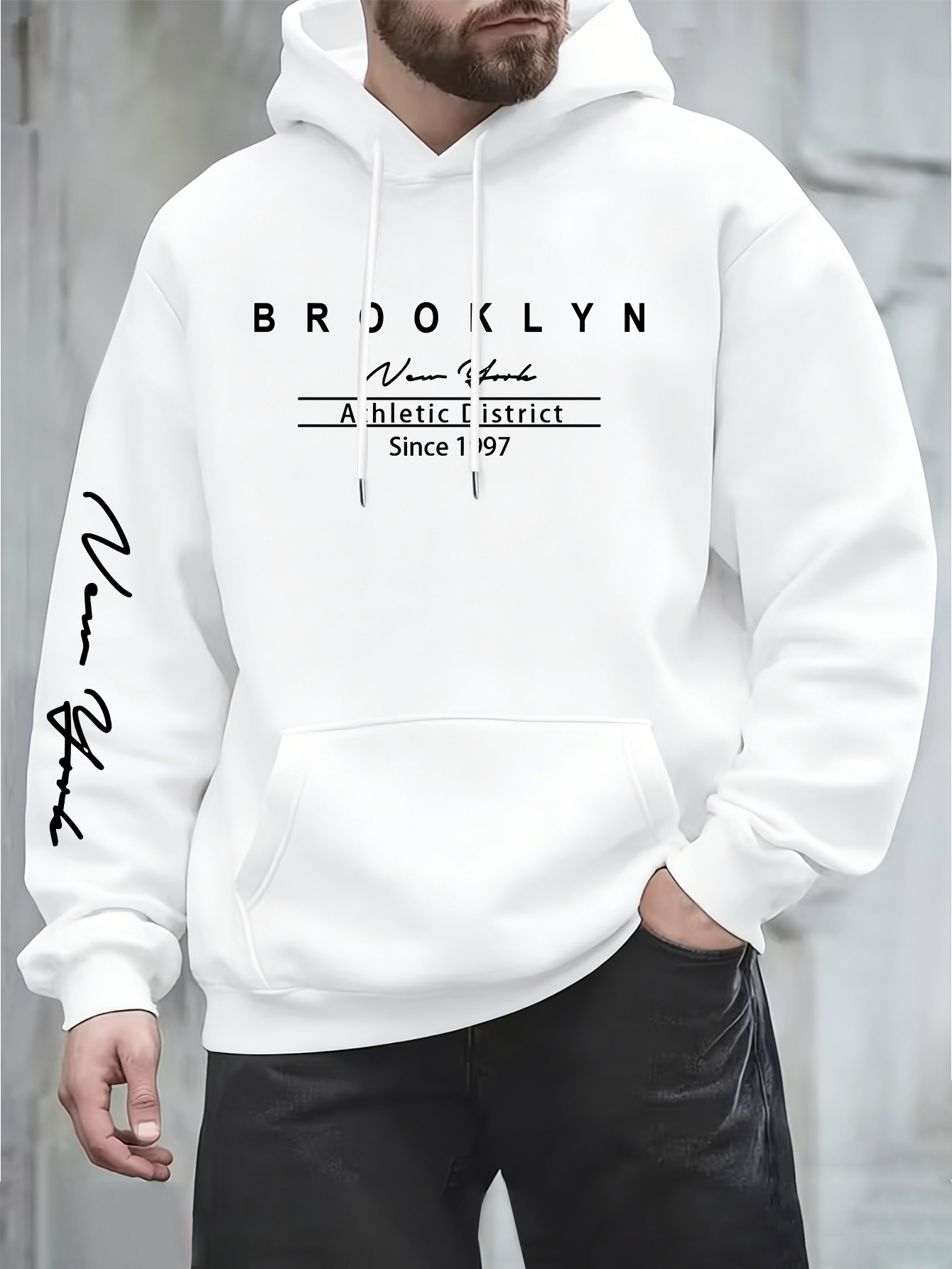 Street Fashion Of New York - ニューヨークの街で見かける都会的なファッションのメンズフーディー。 シンプルなテキスト署名プリント。 ゆったりとした快適な長袖フーディー。